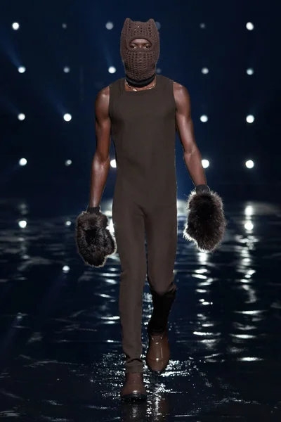 Look 9